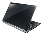 Die Basis bildet der Clevo Barebone E5121Q.