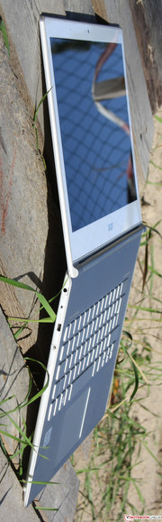Acer S7-391: Die Stabilität ist angesichts der flachen Bauform sehr gut.