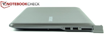 rechte Seite: 2x USB 2.0, SD-Kartenleser