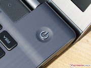 Die Details am Chassis sind spartanisch – mehr Buttons gibt es nicht.