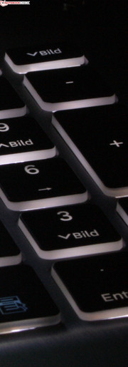 Samsung 700Z7C: Die Tastatur hat eine in Stufen justierbare Hintergrundbeleuchtung (auch abschaltbar).
