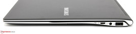 rechte Seite: Mikrofon, VGA, Audio, USB 2.0