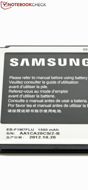 Der 1.500-mAh-Akku ist wechselbar und...