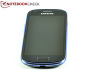 Das Samsung Galaxy S3 mini sieht äußerlich...