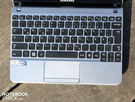 Übersichtliche Tastatur mit festem Anschlag aber etwas unklarem Druckpunkt