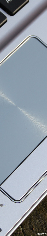 Samsung NF310: Das metallisch wirkende Touchpad hinterlässt keine Fingerabdrücke.