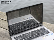 Das spiegelnde Edge-to-Edge Design der Bildschirmanzeige sorgt wie gehabt für Frust bei den Sonnenanbetern unter den Laptop-Nutzern.