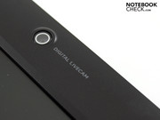 Bei der Webcam spart Samsung leider immer noch und verbaut einmal mehr nur 0.3MP (VGA, 640x480).