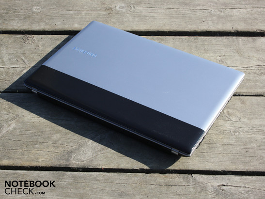 Samsung RV511 Core i3-380M: Perfekte Ergonomie trifft auf gute Eingabegeräte und entspiegeltes Display.