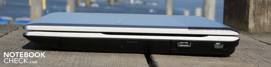 Rechte Seite: DVD-Laufwerk. USB 2.0, Kensington-Lock