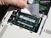 Zwei Sockel beherbergen 2 x 2.048 MB DDR3-RAM.