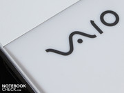 Oder das Vaio-Logo in der linken Handablage sind ebenso Vaio typisch