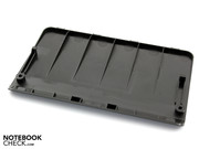 Wegen des Hohlraumes besitzt die HDD-Klappe Verstärkungsstreben.