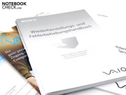 Datenträger oder sonstiges Zubehör liefert Sony nicht mit. Die Recovery-Partition auf der HDD kann sich der Nutzer auf einer DVD sichern (Wiederherstellungsdisc erstellen).