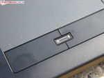 Fingerprint-Leser zwischen Touchpad-Tasten