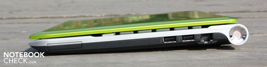 Rechte Seite: ExpressCard34, 2 x USB 2.0, Ethernet RJ45