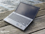 Im August 2010 haben wir den VPC-Z12M9E/B auf Herz und Nieren geprüft und signierten das leichte Subnotebook mit einem Sehr Gut.
