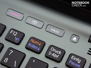 Die Sondertasten rufen Vaio Care (Assist) oder selbstdefinierte Aktionen auf (Stumm, Helligkeit, Programme etc.).