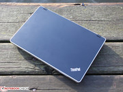 Das Edge 11 liegt dadurch griffig in der Hand, hinterlässt kaum Fingerabdrücke und macht einen alltagstauglichen Eindruck.