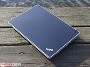 Die CPU hat sich verändert (Neo K685 2x 1.80GHz) und das Subnotebook hat einen eSATA-Port erhalten.