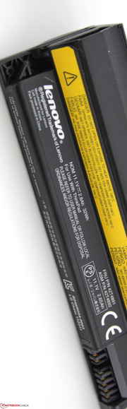 ThinkPad Edge 11: Der 32 Wattstunden Akku bringt nur 2:30 Stunden Laufzeit.