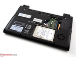 Nur der Arbeitsspeicher (2 Slots) und die 2,5-Zoll-HDD kann einfach entnommen werden.