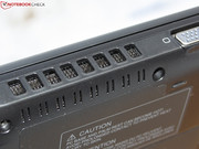 Die Leistung des Systems ist angemessen. Leider ist das monotone Surren der 7200 RPM Festplatte ein ständiger Begleiter. Die HDD ist damit lauter als der Lüfter.