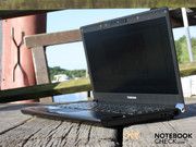 Steht ein flaches Subnotebook vor uns,