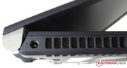 Über diese Öffnungen wird die Verlustleistung der CPU nach außen geblasen