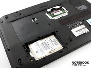 Eine Verstärkung über dem DVD-Laufwerk bringt dem Chassis Steifigkeit.