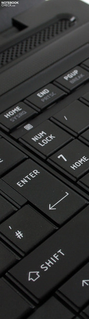 Toshiba Satellite Pro L670-170: Die übersichtlichen Eingabegeräte leiden unter einem schwammigen Schreib-Feedback.