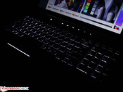 sowie Satellite-Logo und Touchpad weisen den Weg.