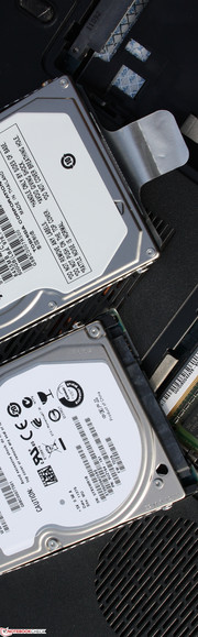 Toshiba Satellite P770-10P: Die Hybrid-HDD beschleunigt die Systemleistung. Gegen SSD-Laptops hat das System dennoch keine Chance.