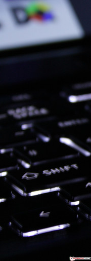 Toshiba Satellite P770-10P: Die Tastaturbeleuchtung hilft in dunklen Umgebungen.
