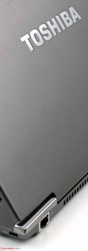 Toshiba Portégé Z930-105: Nicht so stabil wie ein Zenbook, aber dennoch ein Vorzeige-Produkt in Sachen Wertigkeit bei niedrigstem Gewicht.