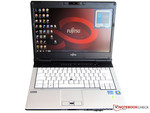 14-Zoll-Notebook mit WLAN/UMTS-Unterstützung und viel Zubehör