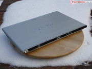 Die Verarbeitung ähnelt stark der 13-Zoll-Schwester Vaio T13, welche es mit und ohne Touchscreen gibt.