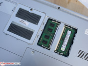 Zugänglich sind nur der HDD-Schacht und die beiden RAM-Slots (einer von zwei belegt).