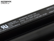 Er hat eine geringe Kapazität von 3.500 mAh (39 Wattstunden).