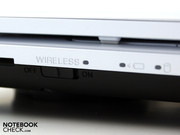 sind ebenso Vaio typisch wie ein separater Hardware-Schalter fürs WLAN und das tief liegende Scharnier.