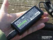 Die Stromversorgung liefert 65 Watt, ausreichend für 51 Watt Maximalverbrauch (Stresstest).