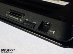 Vaio F21Z1E: Die Anschlüsse haben ExpressCard34 verloren.