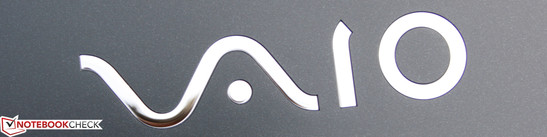 Sony Vaio VPC-F22S1E/B: Ist der Verzicht auf Hochglanz-Schwarz und 3D-Panel das einzige Novum gegenüber dem Vorgänger F21Z1E/BI?