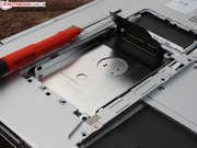 Der Einbau einer 2,5-Zoll-HDD/SSD klappt physisch, technisch aber nicht (Info von Sony).