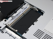 Beim RAM sind 4 GB fest verlötet, auf dem freien Slot kann aber nachgerüstet werden (+2/4/8 GB Riegel).