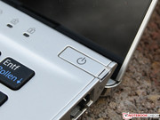 Details am Gehäuse: Der Power-On-Taster