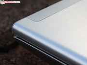 Einen sehr edlen Eindruck gibt das polierte Aluminium des Deckels ab.