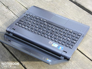 und die erhöhte Handauflage, auch in diesem Vaio beibehalten.