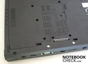 Ein dickes Lob für die Wartbarkeit. Nach Entfernen weniger Schrauben sind die Kernkomponenten einfach von der Unterseite aus zugänglich.