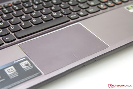 großzügiges Touchpad mit integrierten Tasten